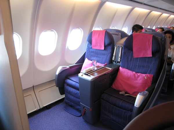 photo original_Thai_Airways_Business_Class_Review-Singapore-Bangkok-Seat