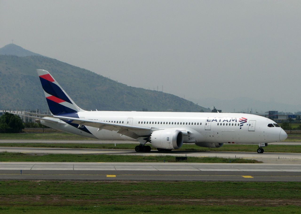 JetPhotos on X: A LATAM Cargo 767 landing in São Paulo.