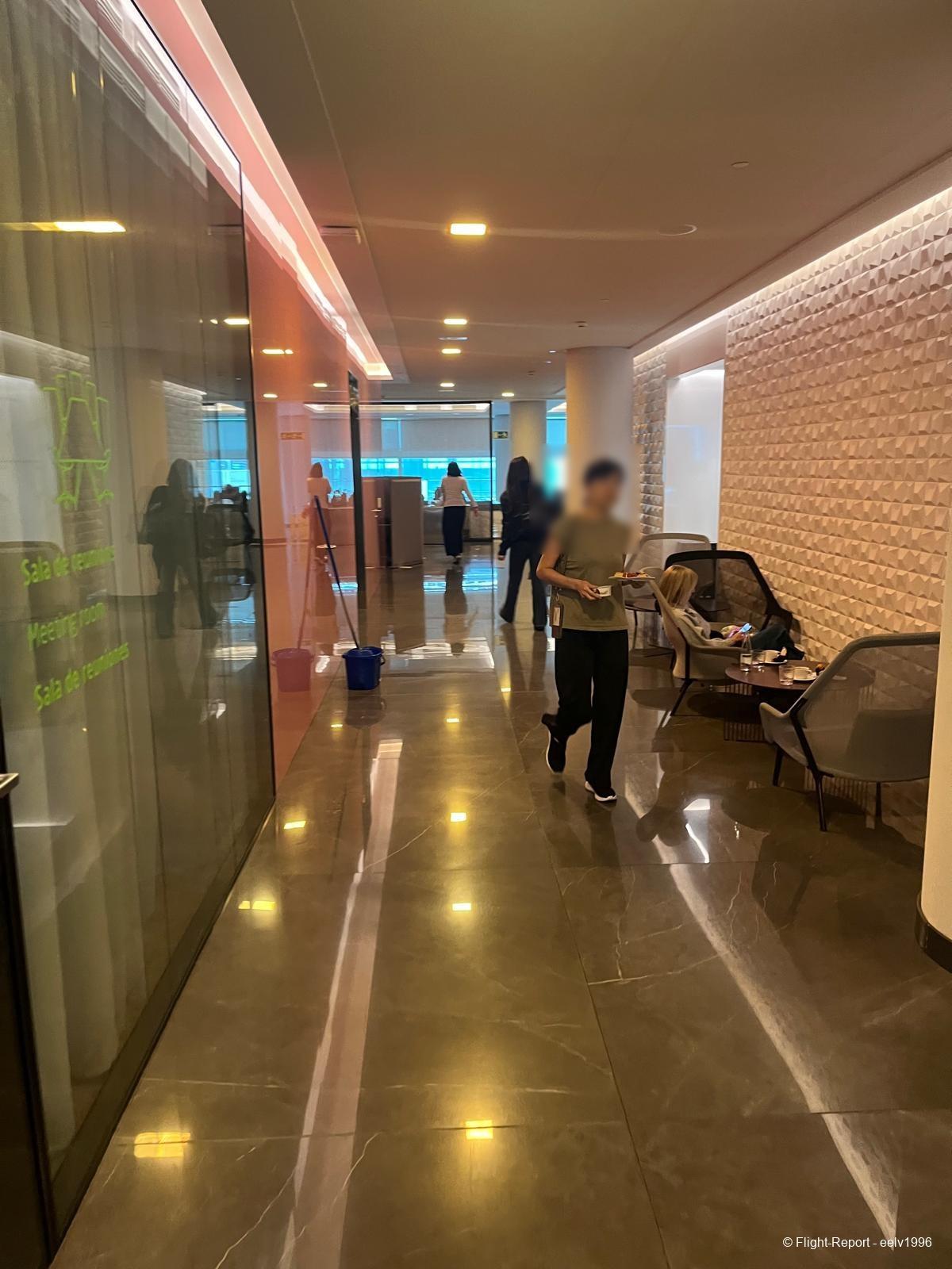 photo whatsapp-image-2025-12-12-at-1059482ee-98610