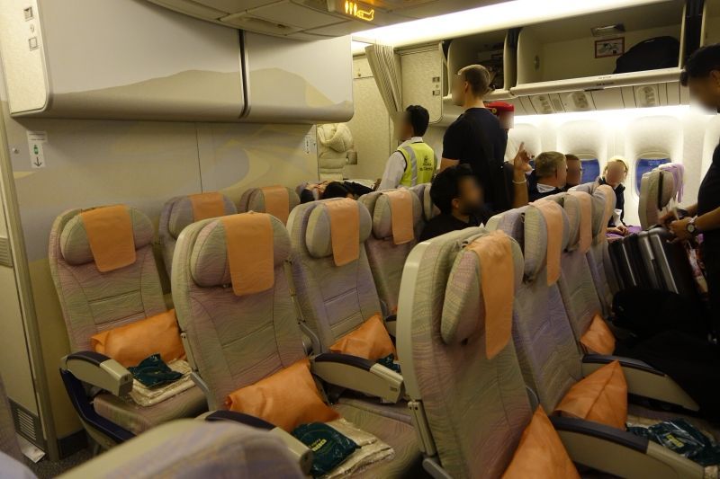 photo original_review-emirates_economy_class_cabin_777-300