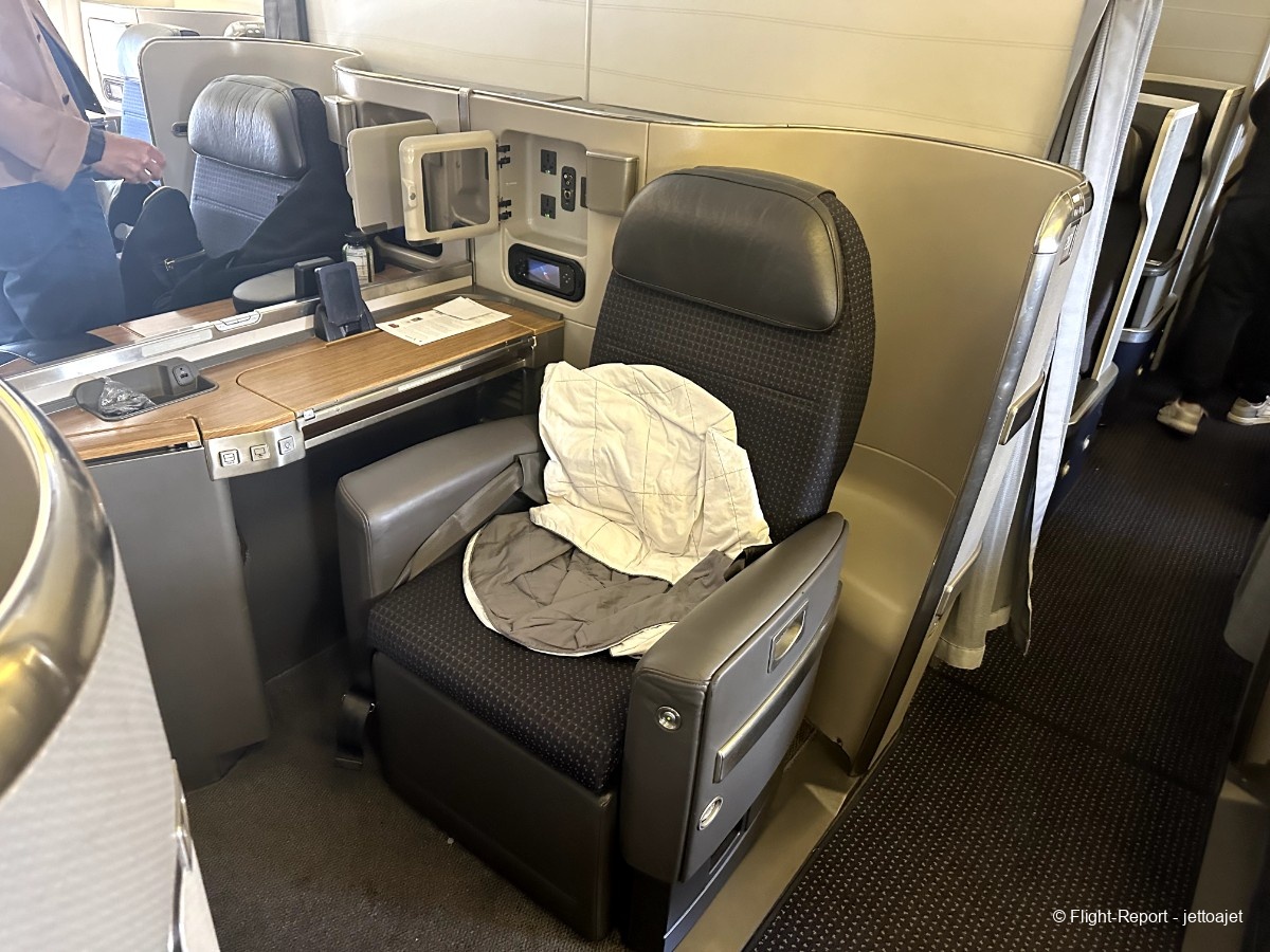 Review of American Airlines flight from Miami to Los Angeles in First