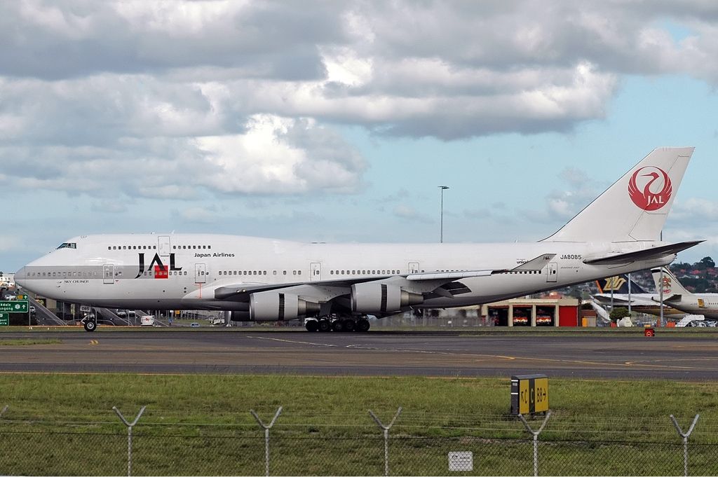 photo japan_airlines_boeing_747-400_syd_gilbert
