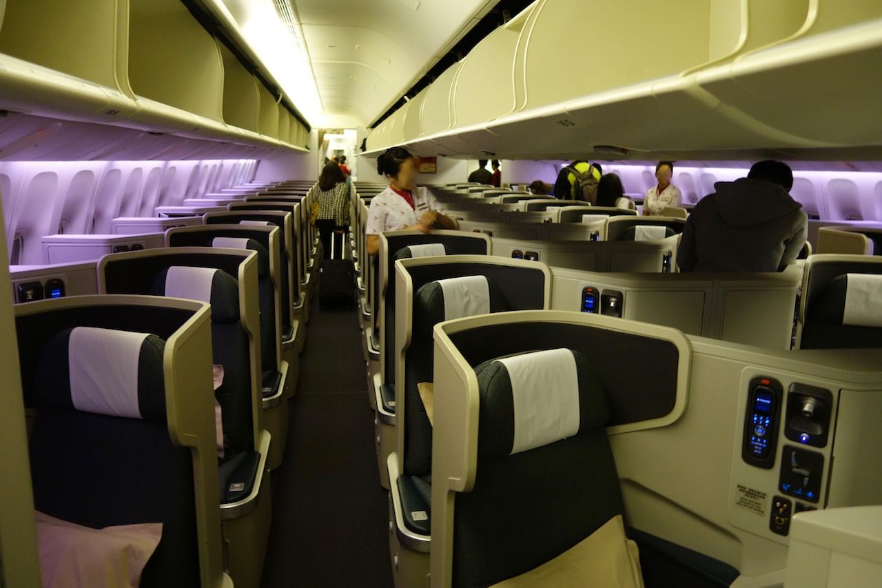 Review of Cathay Pacific flight from New York to Hong Kong in Business