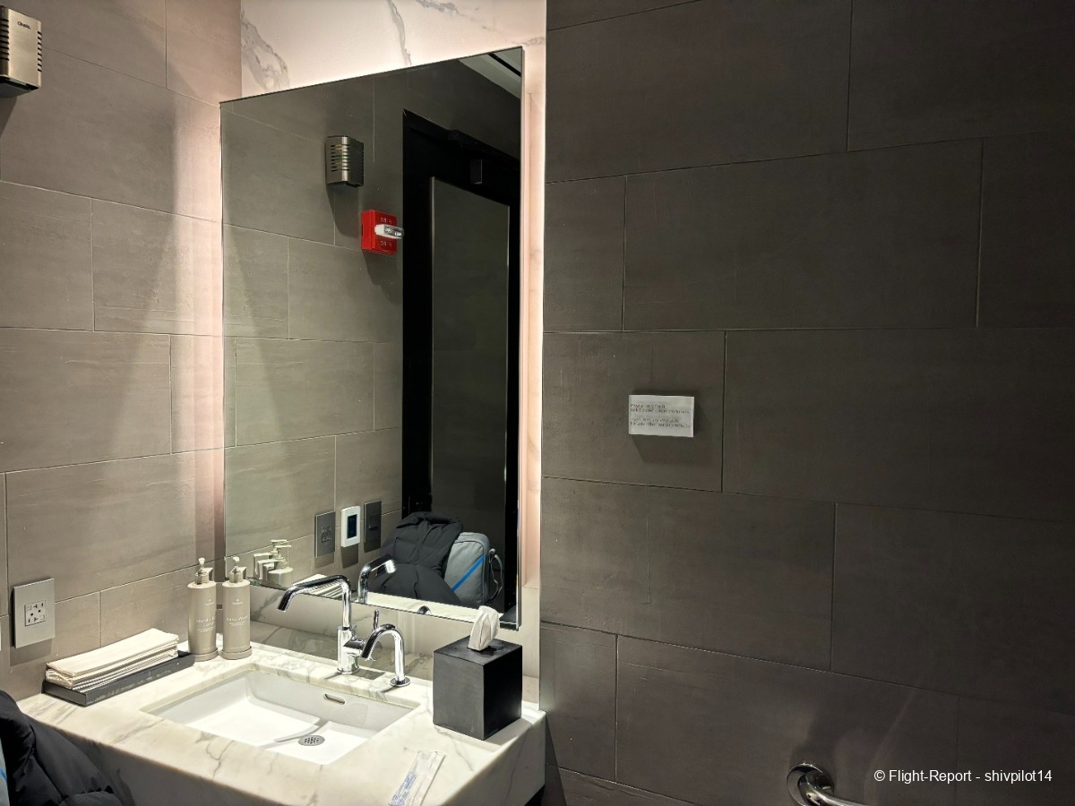 photo shower-suite-sink