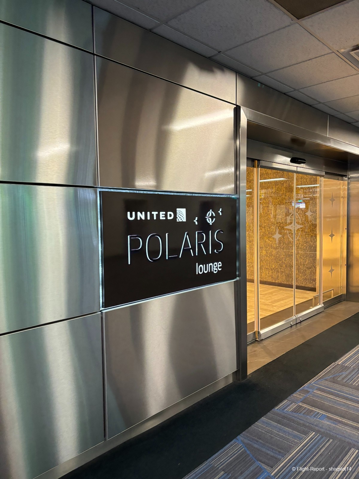photo polaris-lounge-entrance
