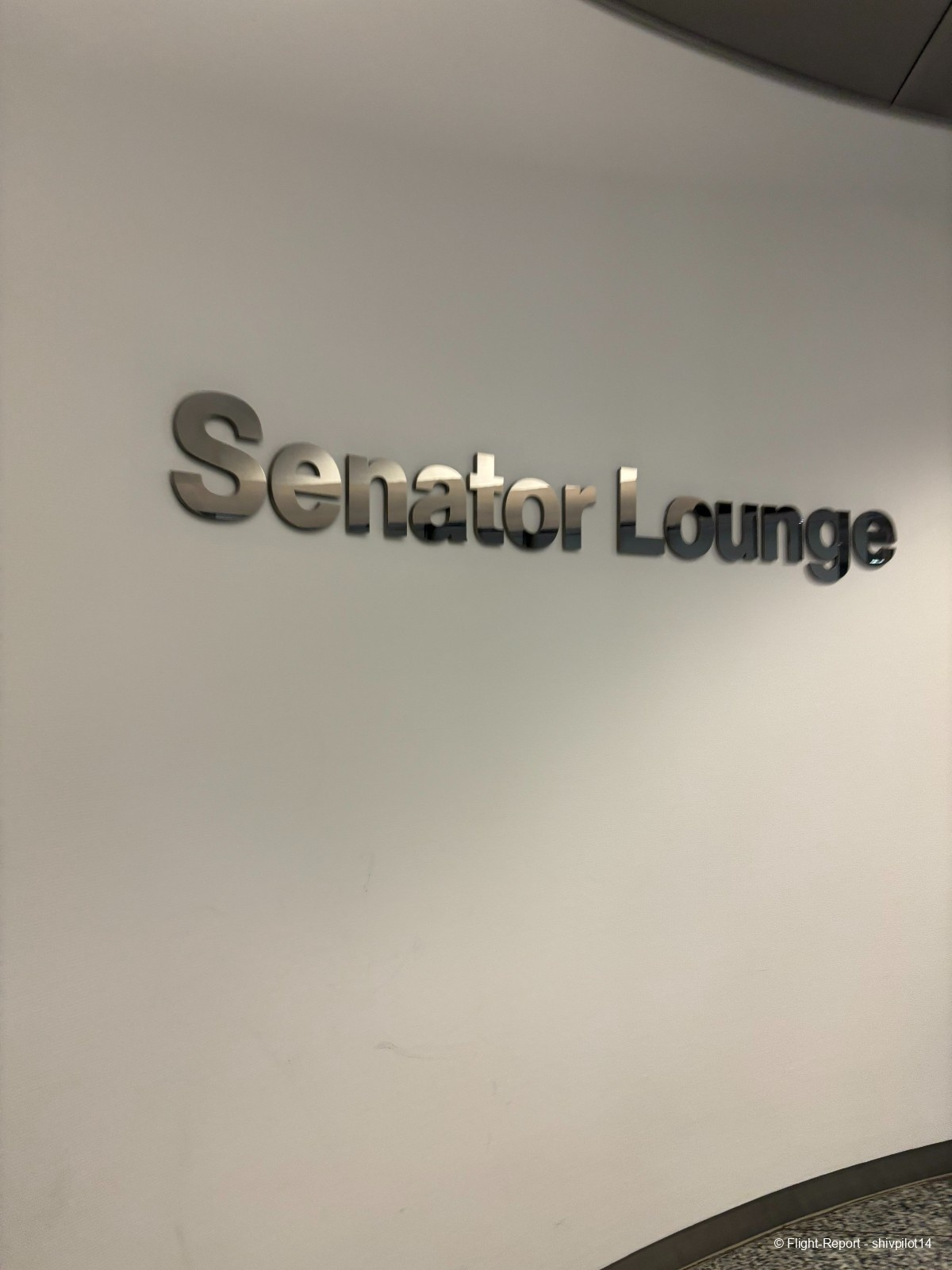 photo senator-lounge-sign