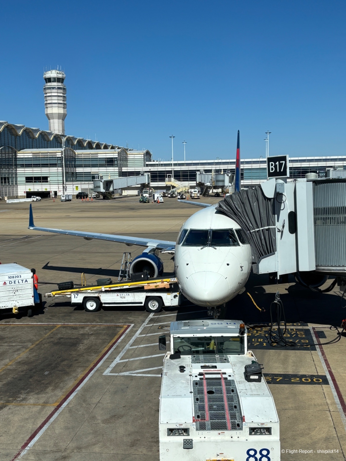 Review of Delta Air Lines flight from Washington to New York in Premium Eco