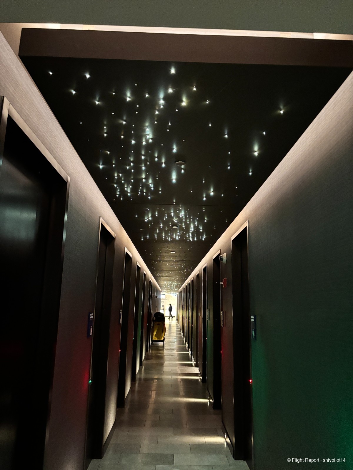 photo bathroom-hallway