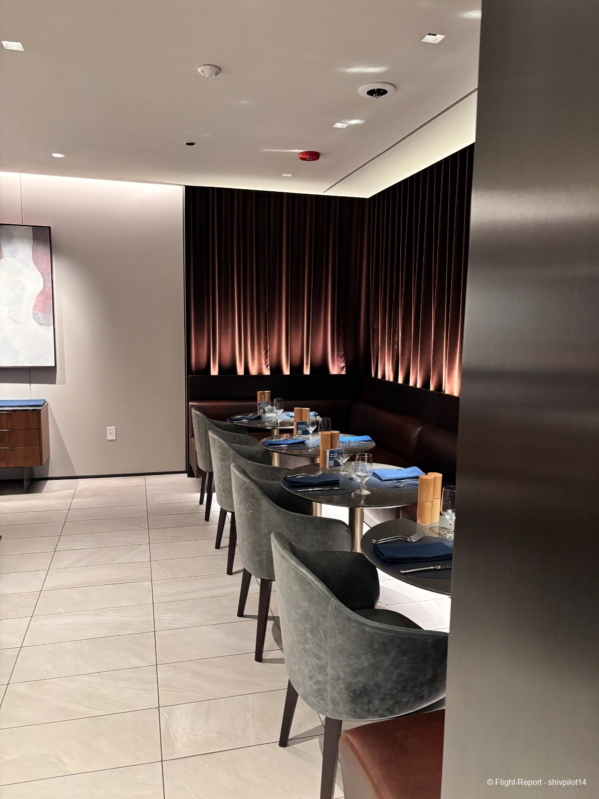 photo dining-room-entrance-side