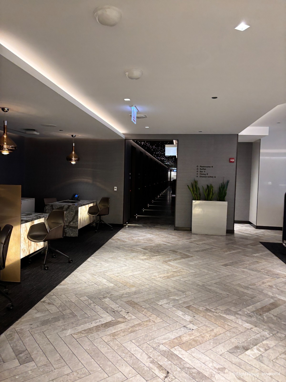 photo lounge-entrance-2