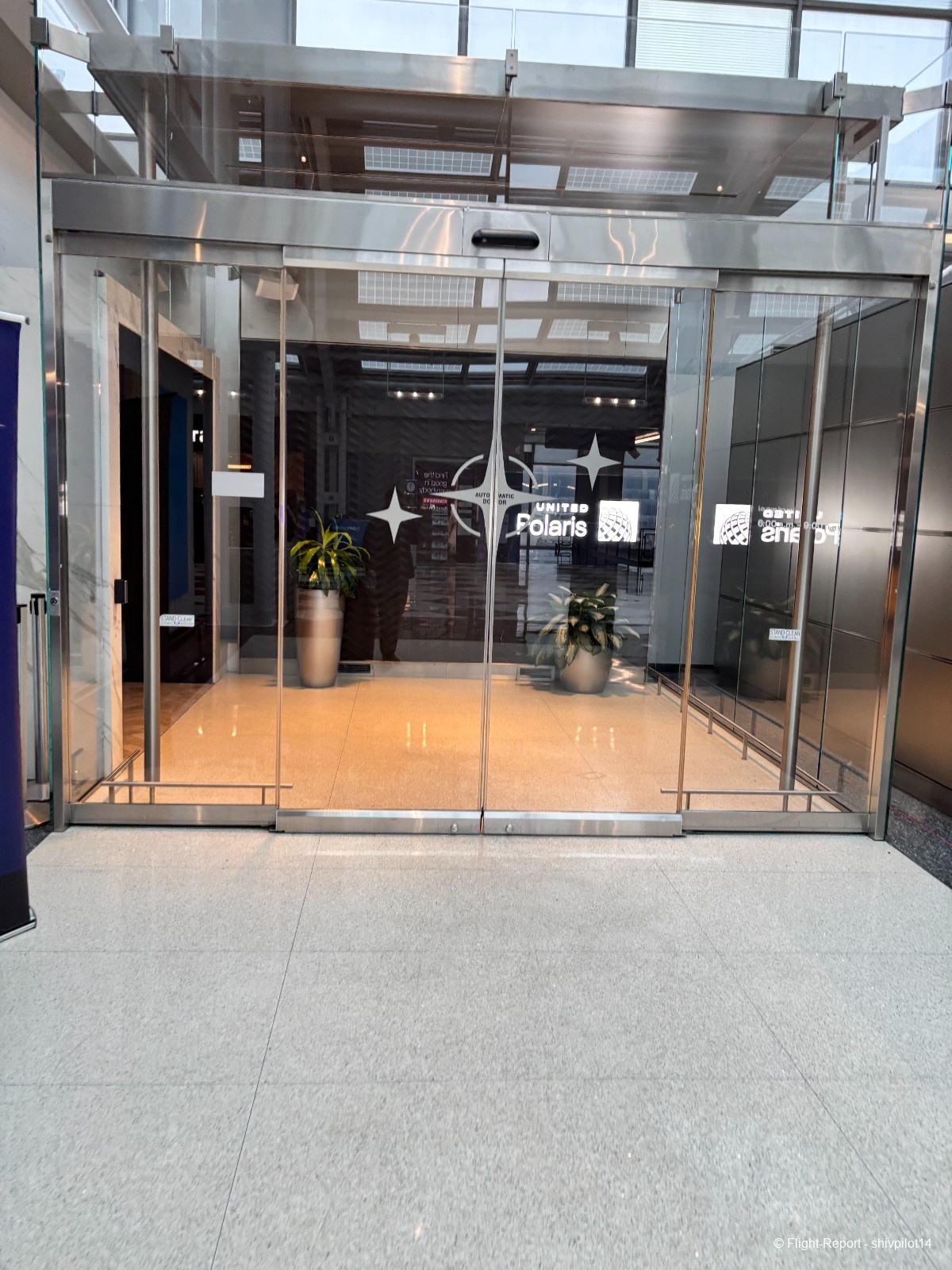 photo polaris-lounge-entrance