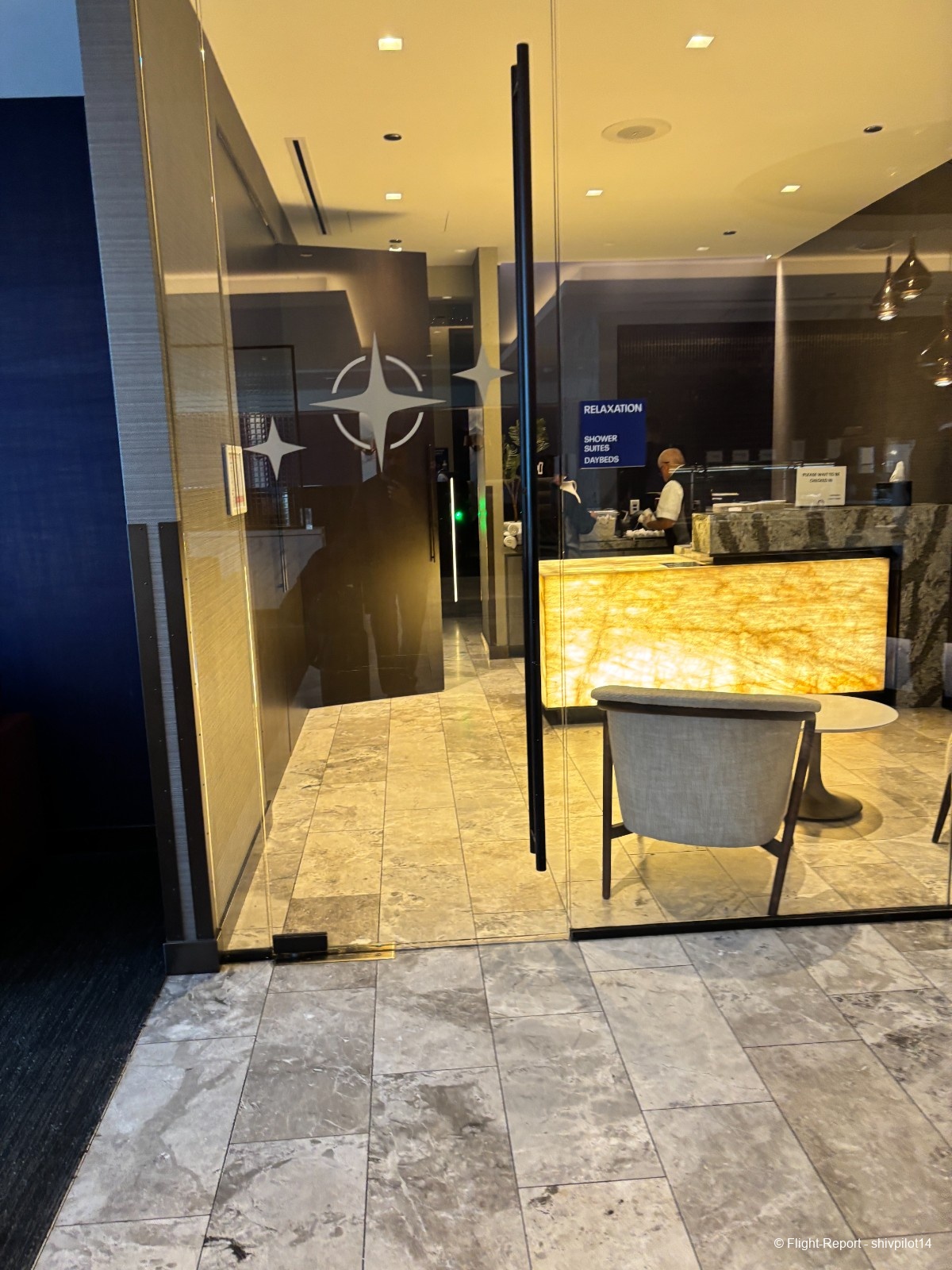 photo showers-entrance