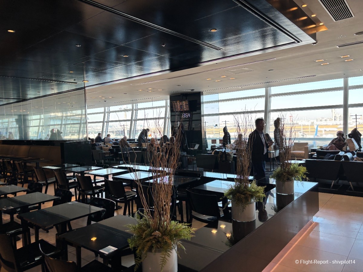 photo lounge-main-seating-area