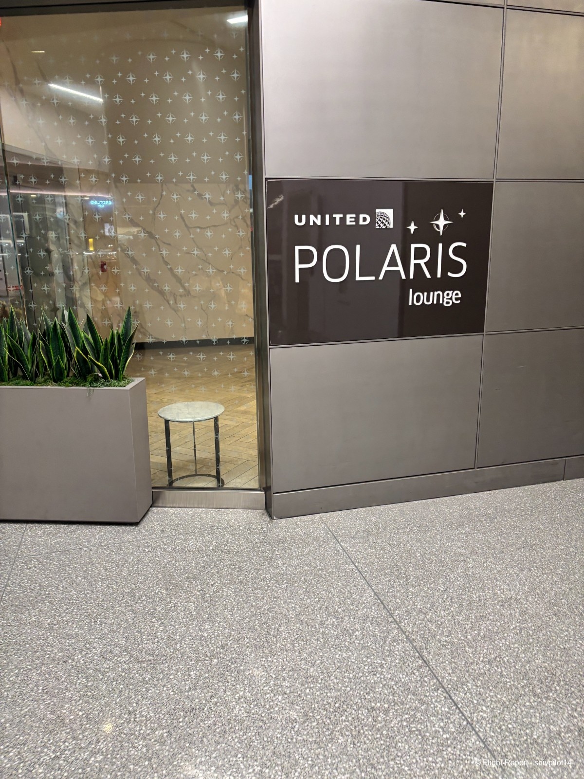 photo polaris-lounge-entrance