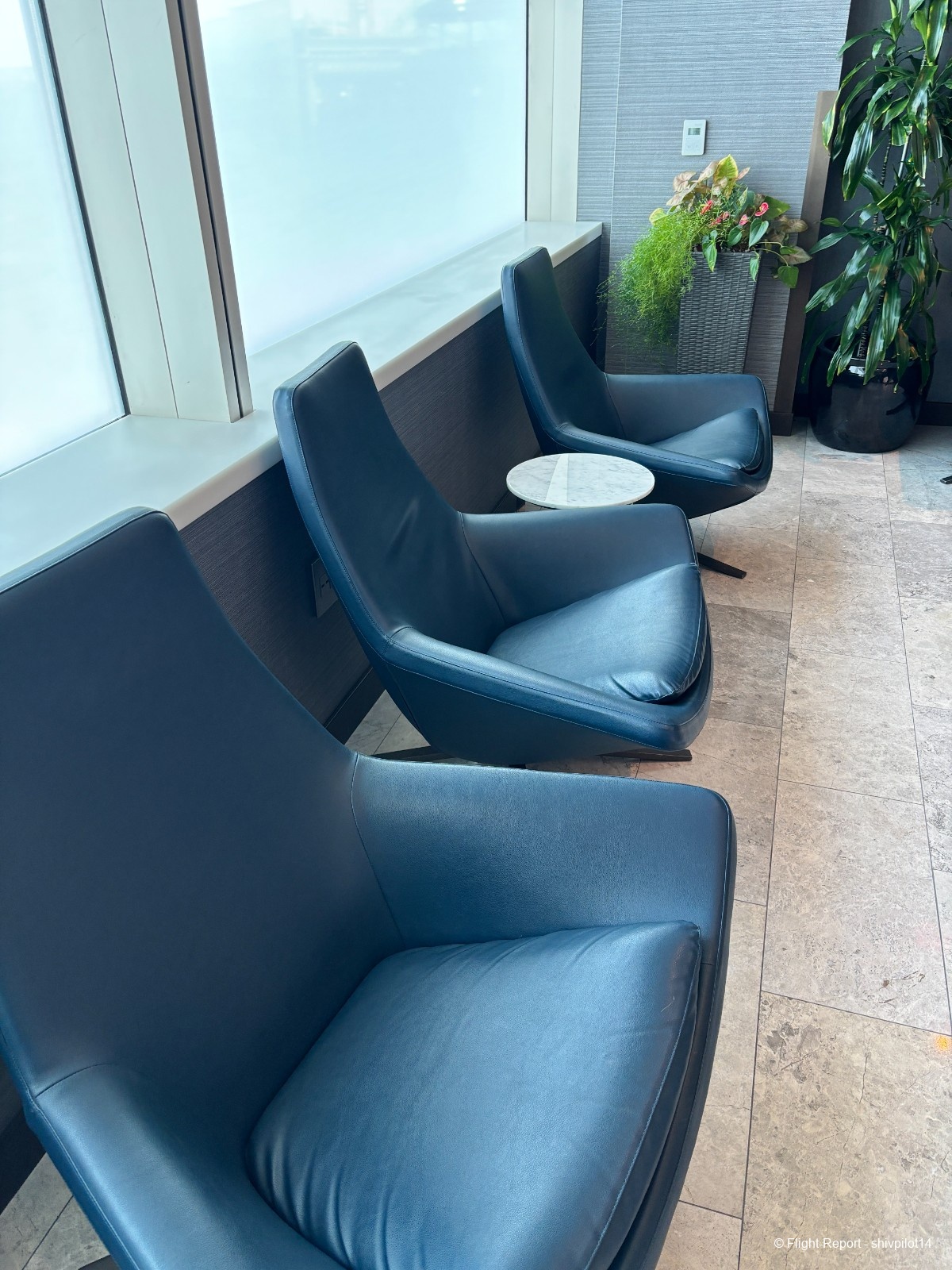 photo waiting-room-for-shower-and-quiet-suites