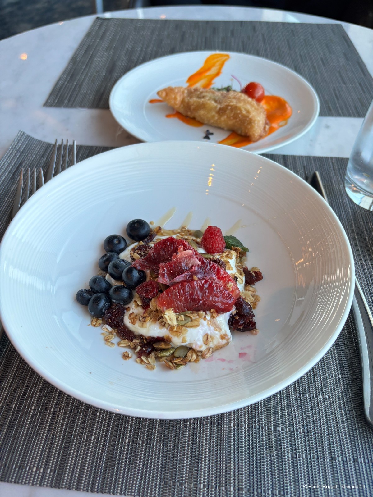 photo yogurt-and-empanada