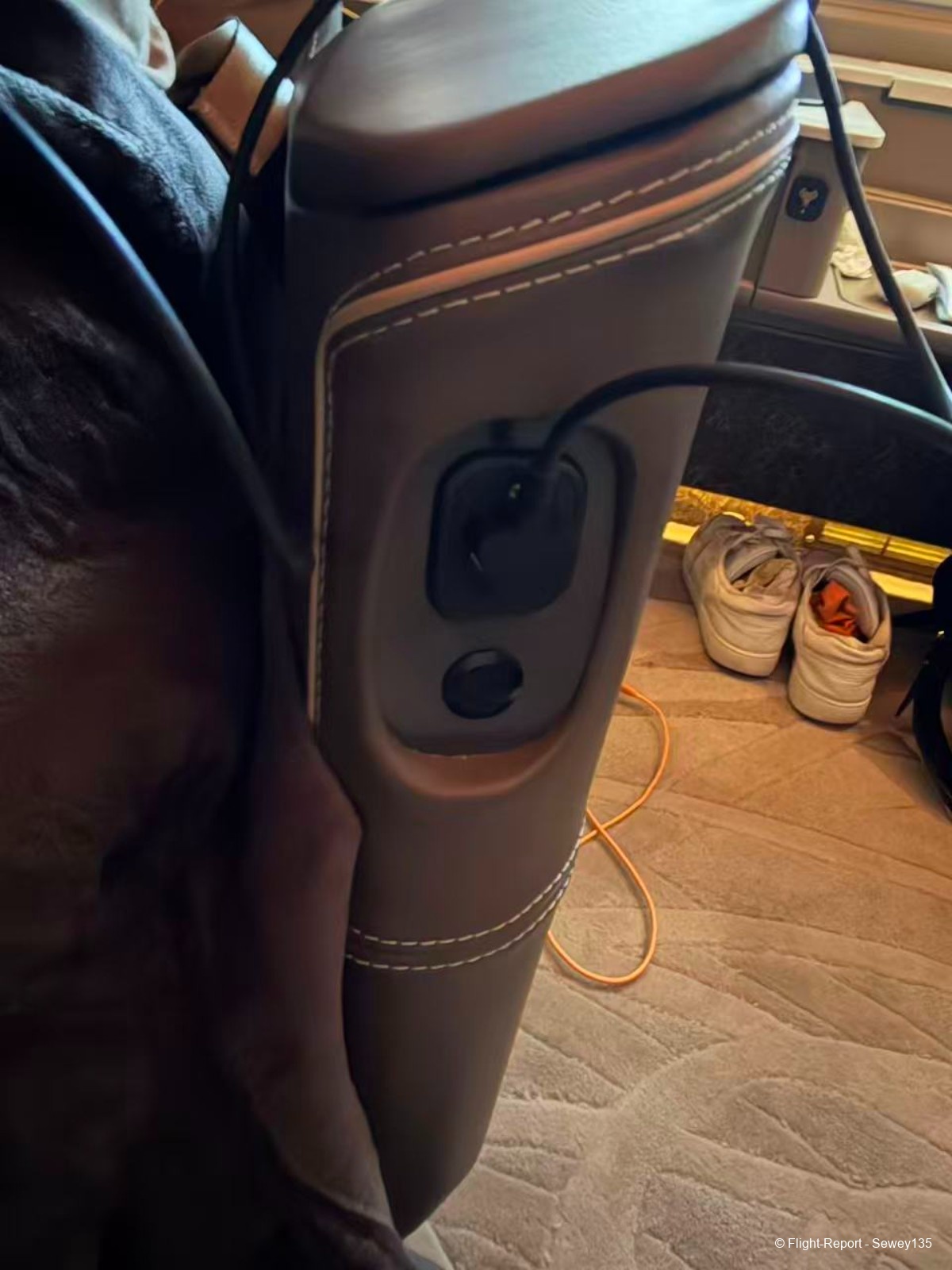 photo 29821772286077_pic