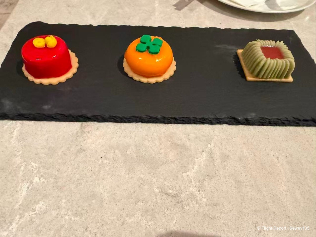 photo 30111772286183_pic