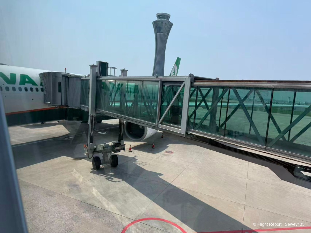 photo 30371772653520_pic