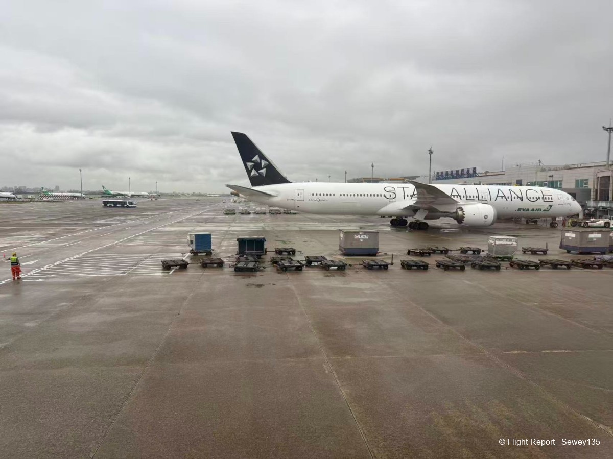 photo 30481772653535_pic