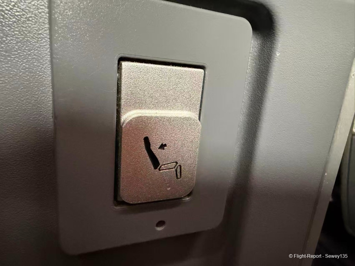 photo 31221773859209_pic