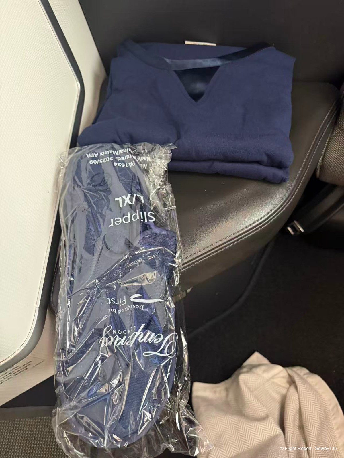 photo 32091774288935_pic