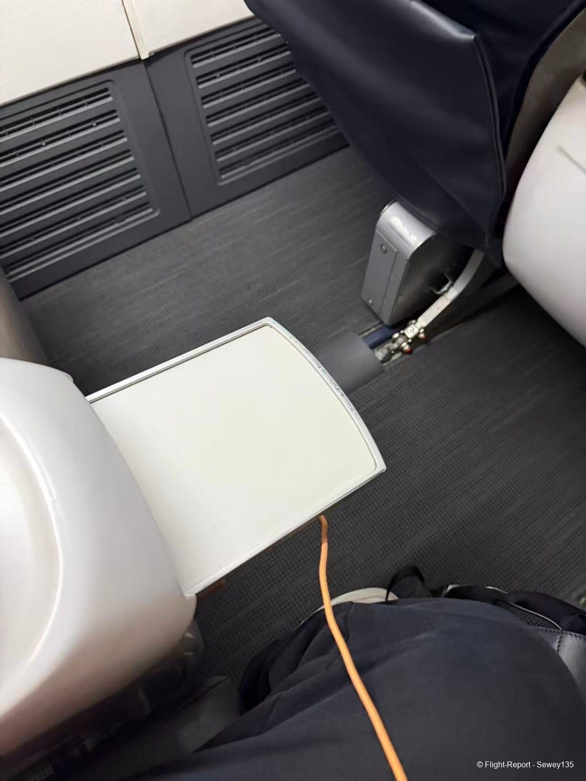 photo 32881774303033_pic