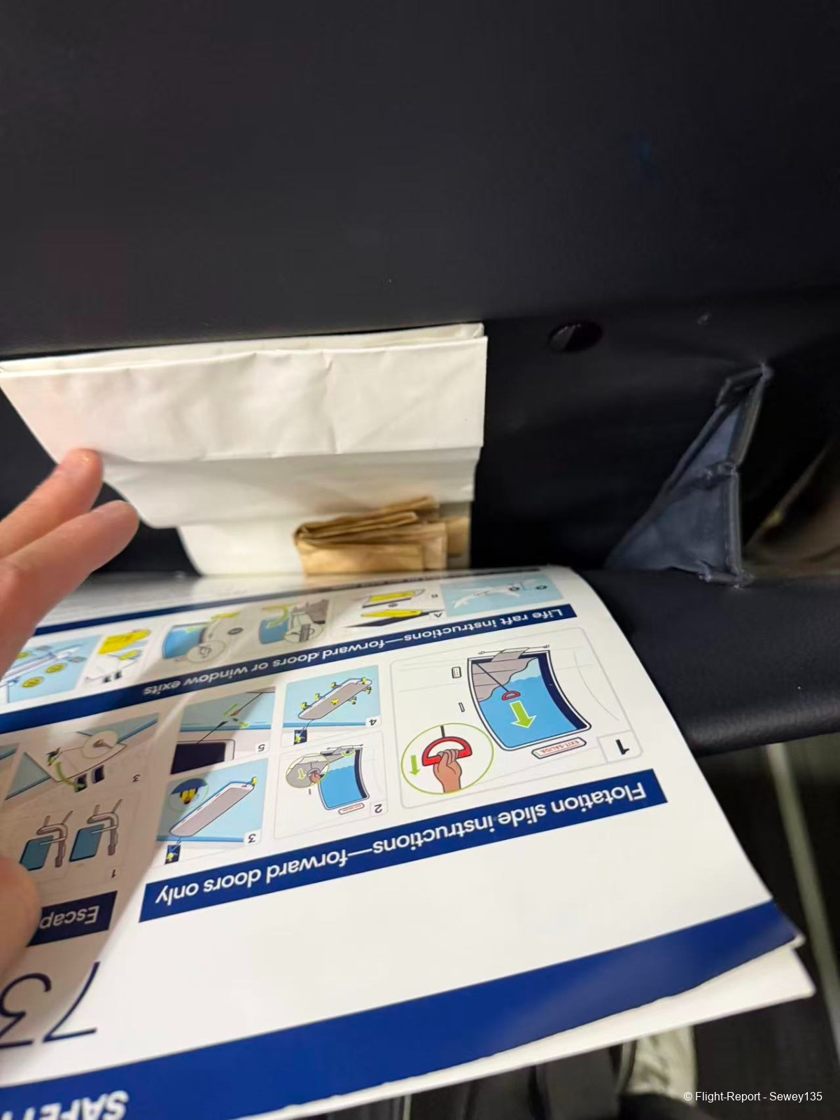 photo 32901774303035_pic