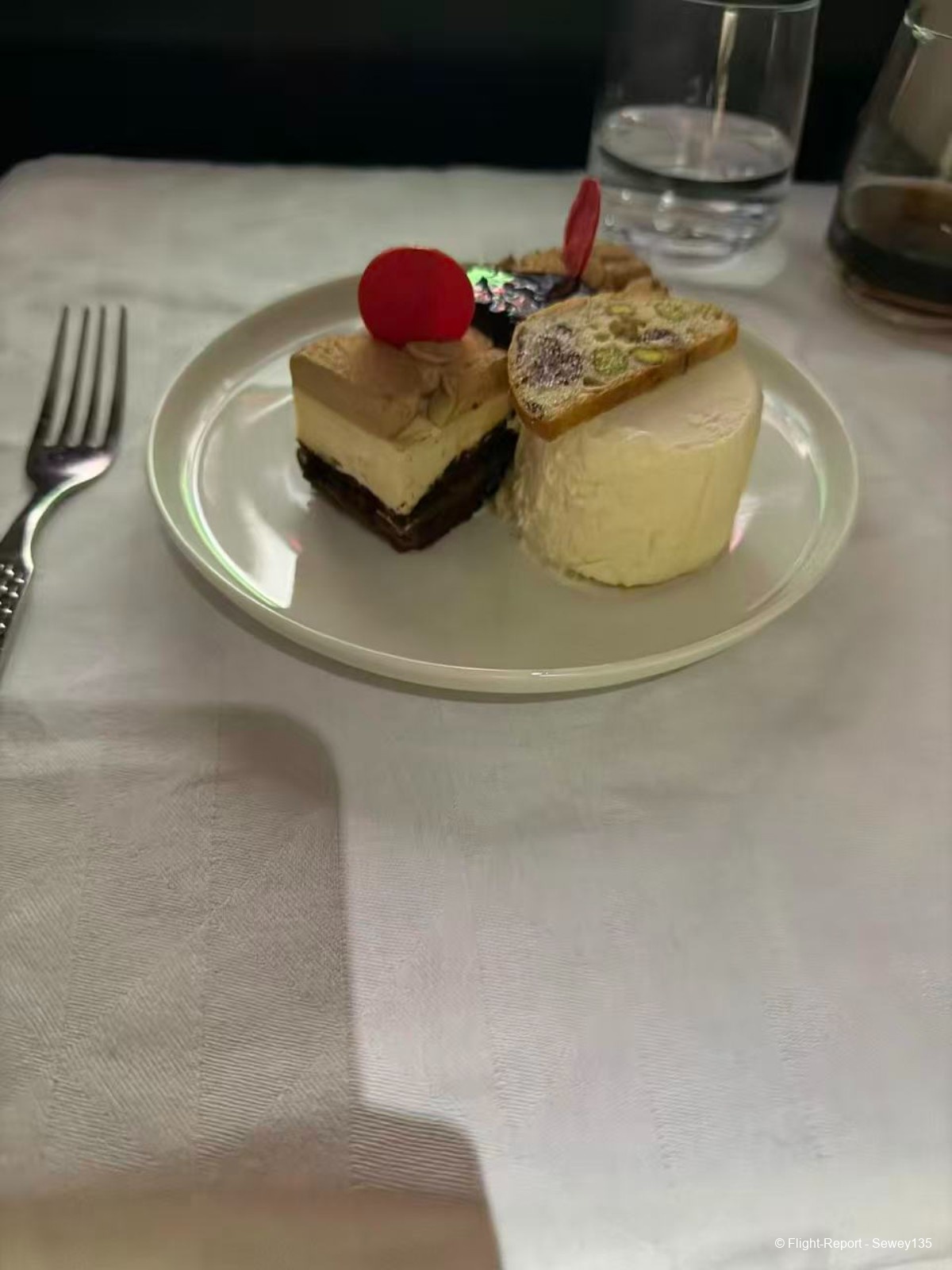 photo 36041776960560_pic