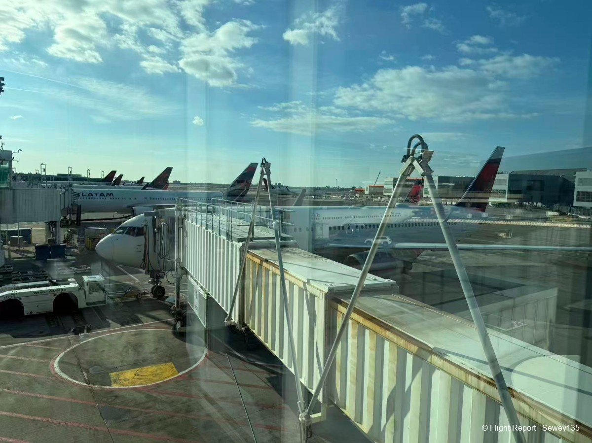Delta Air Lines New York → Los Angeles