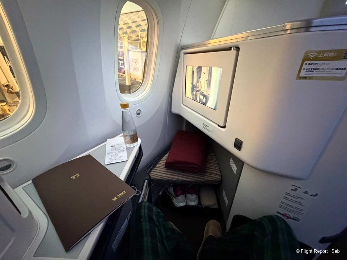 Hainan Airlines Shenzhen → Beijing
