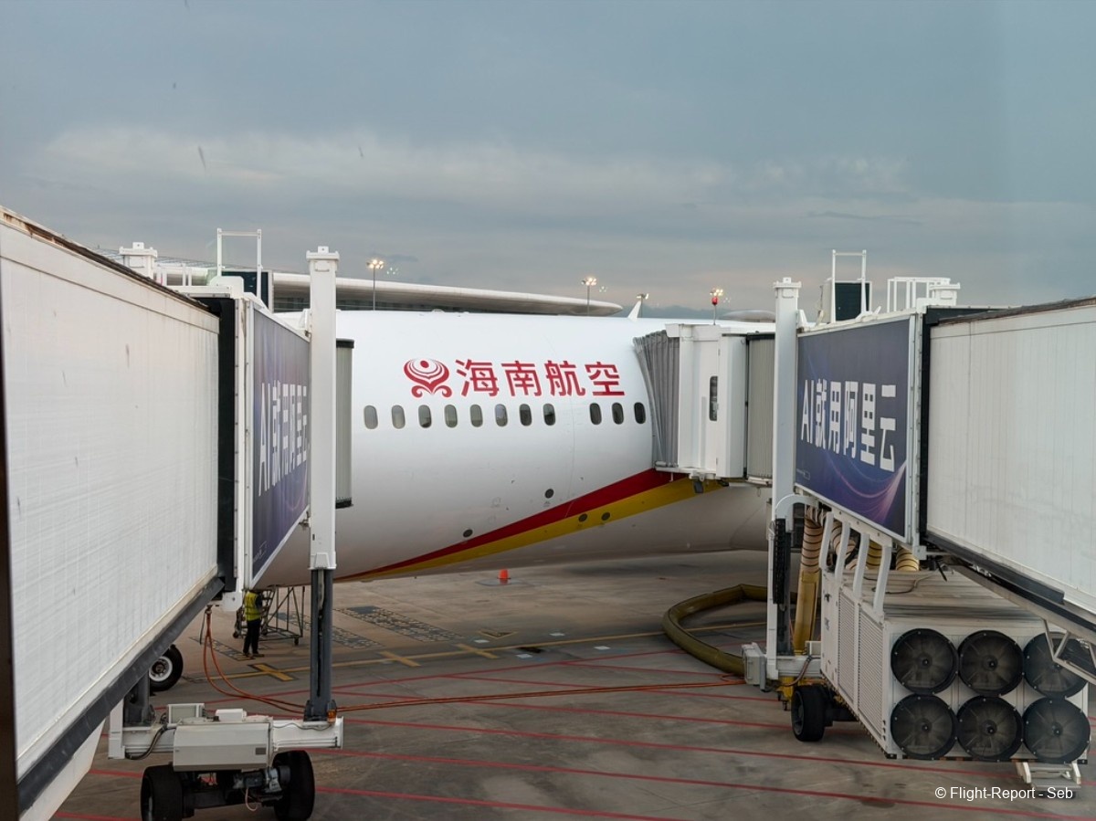 Hainan Airlines Shenzhen → Beijing