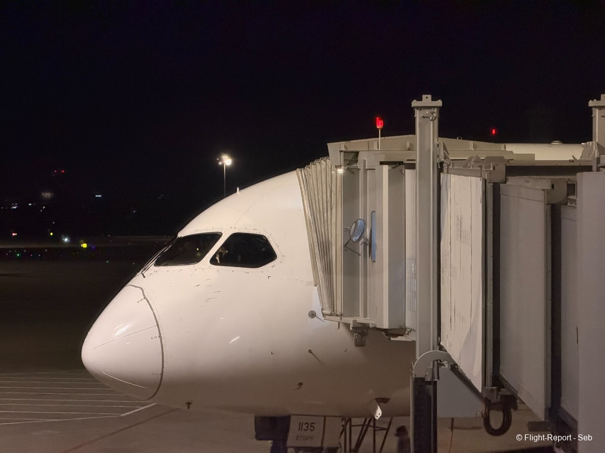 Hainan Airlines Shenzhen → Beijing