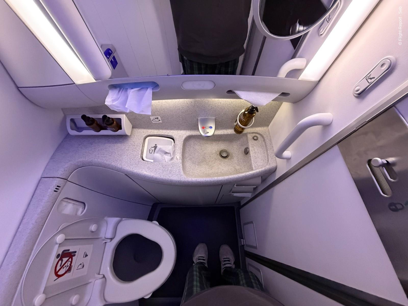 Hainan Airlines Shenzhen → Beijing