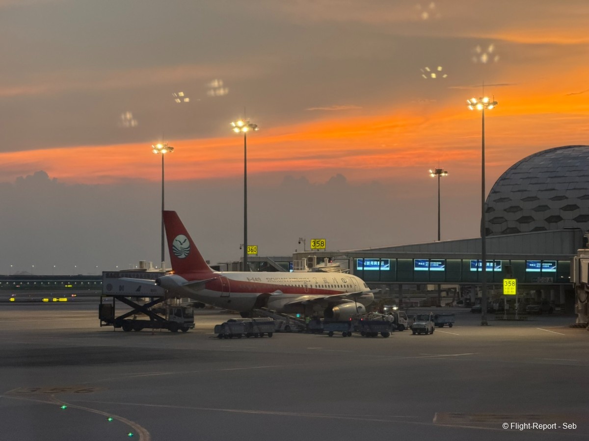 Hainan Airlines Shenzhen → Beijing