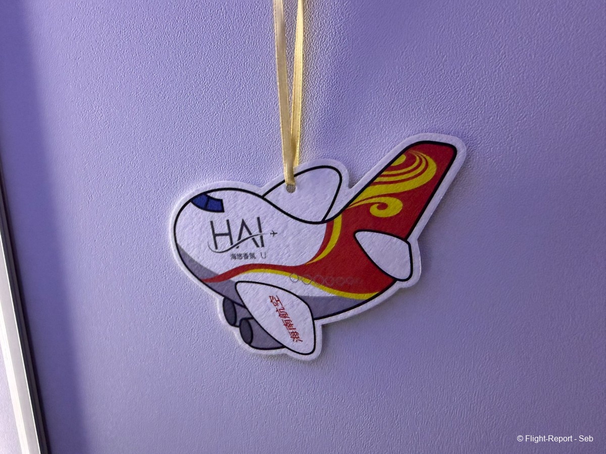 Hainan Airlines Shenzhen → Beijing