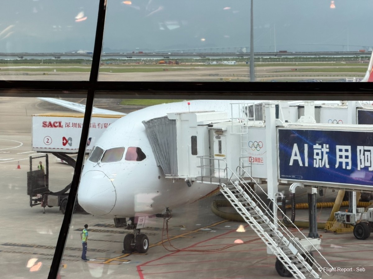 Hainan Airlines Shenzhen → Beijing