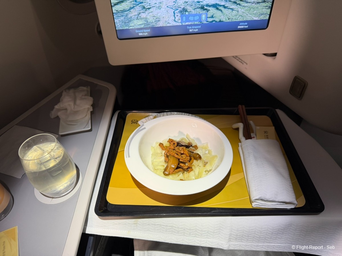 Hainan Airlines Shenzhen → Beijing