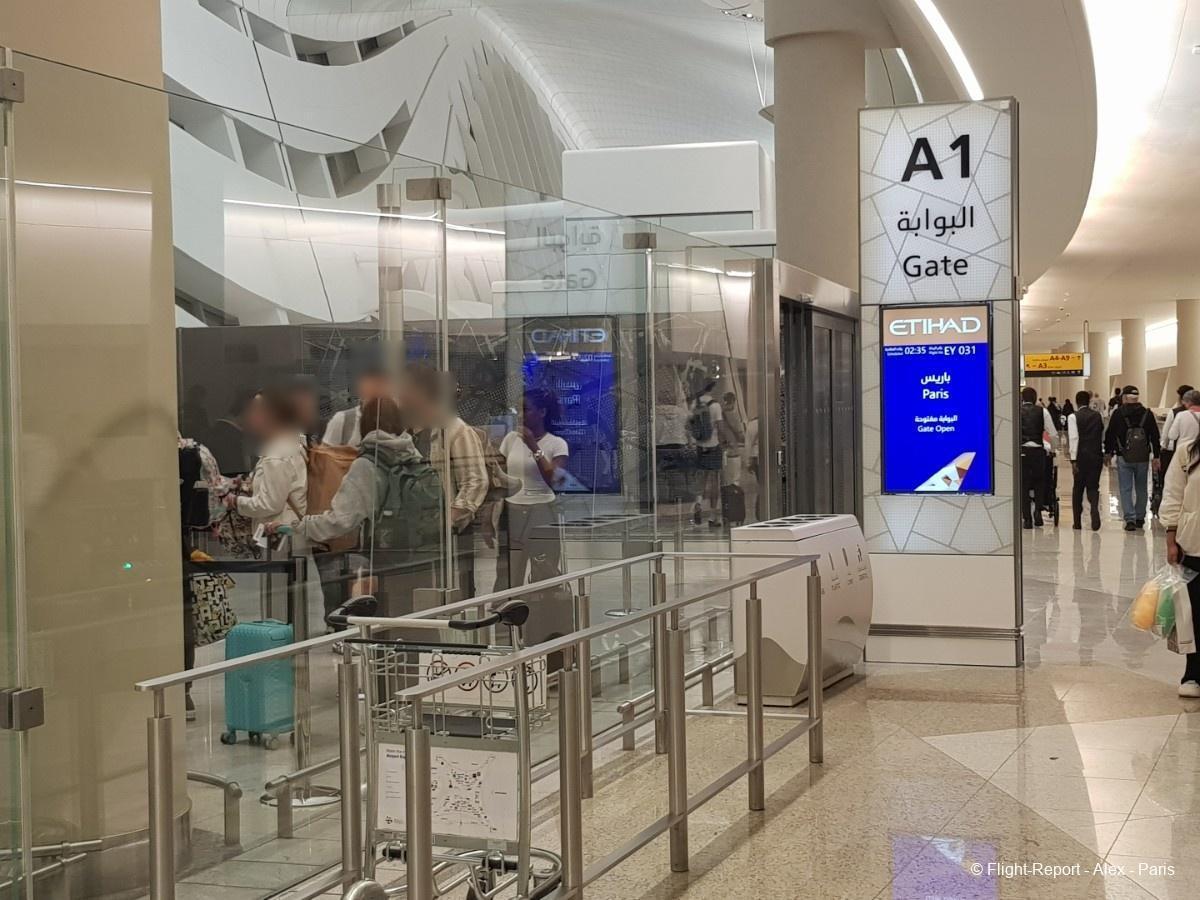 Etihad Airways Abu Dhabi → Paris