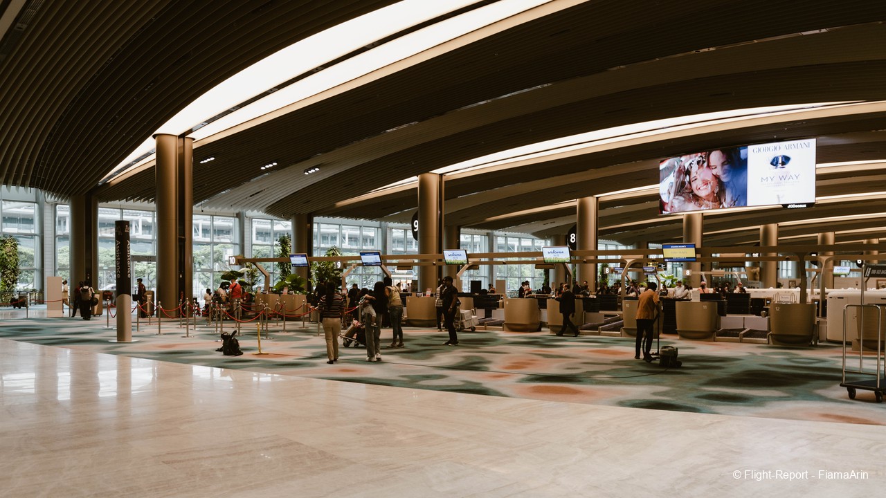 File:Changi Airport, Terminal 2, Departure Hall 2.JPG - Wikimedia