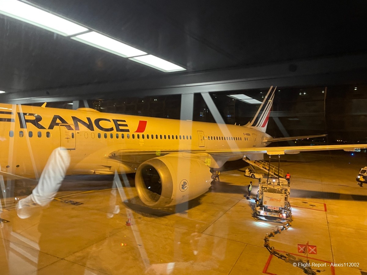 Review of Air France flight from Paris to Hong Kong in Economy