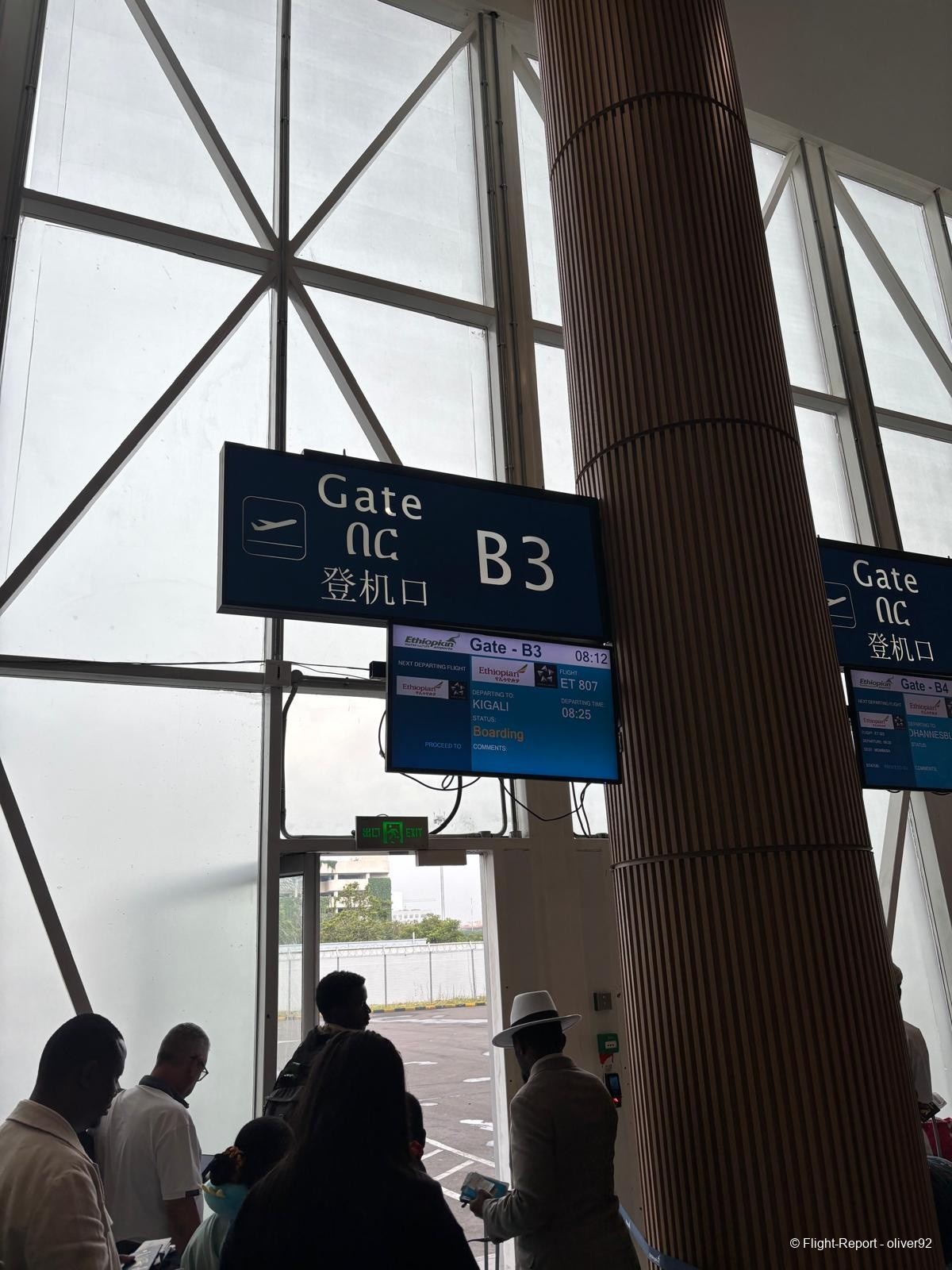 photo 87dd8374-96fa-47c4-a1ec-47091613964f