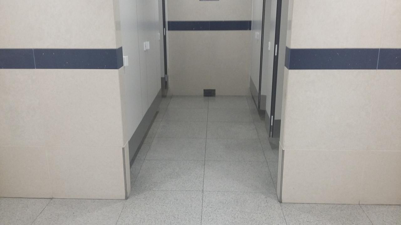 photo toilettes-hkg-2