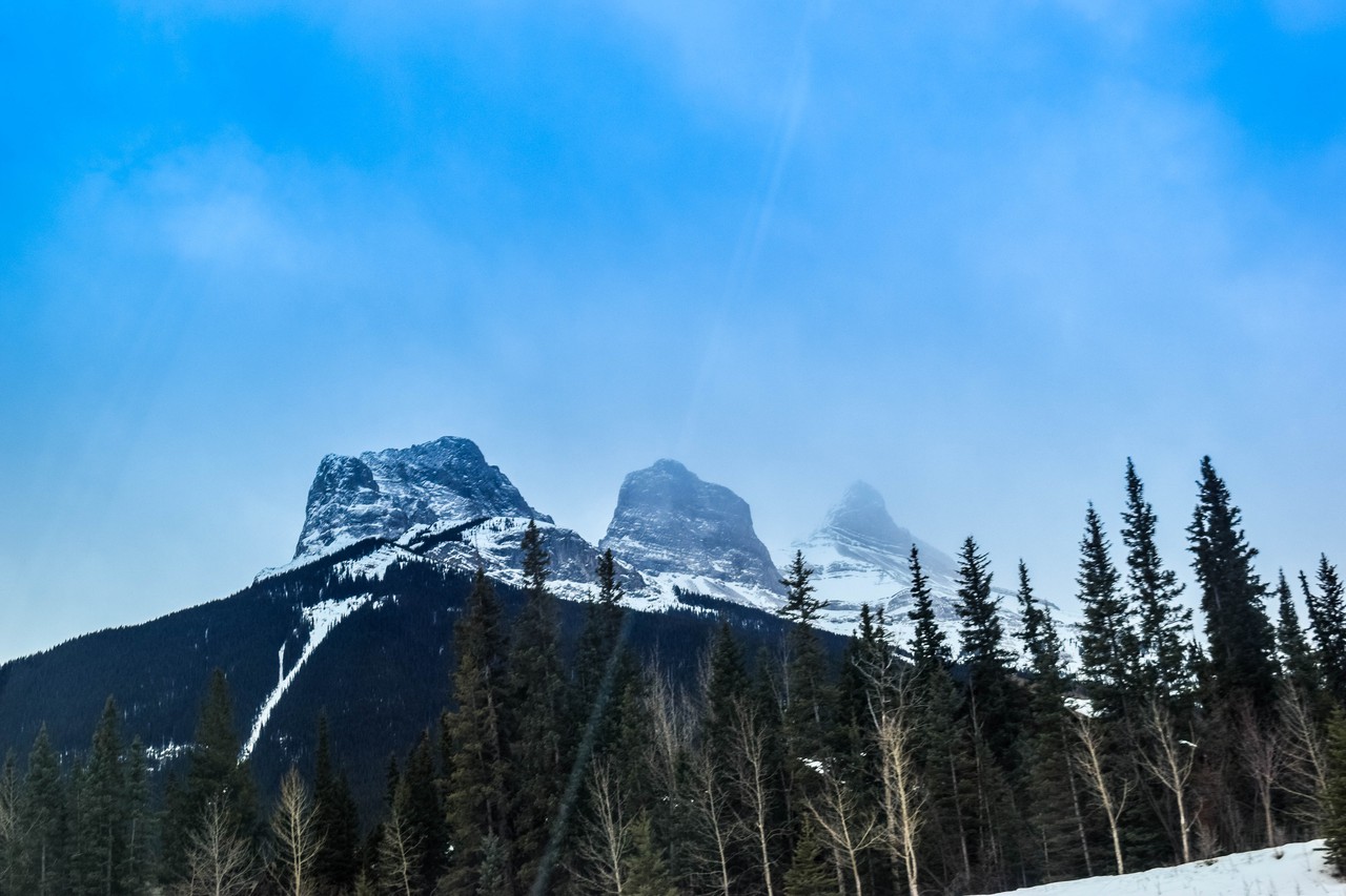 photo three-sisters-canmore