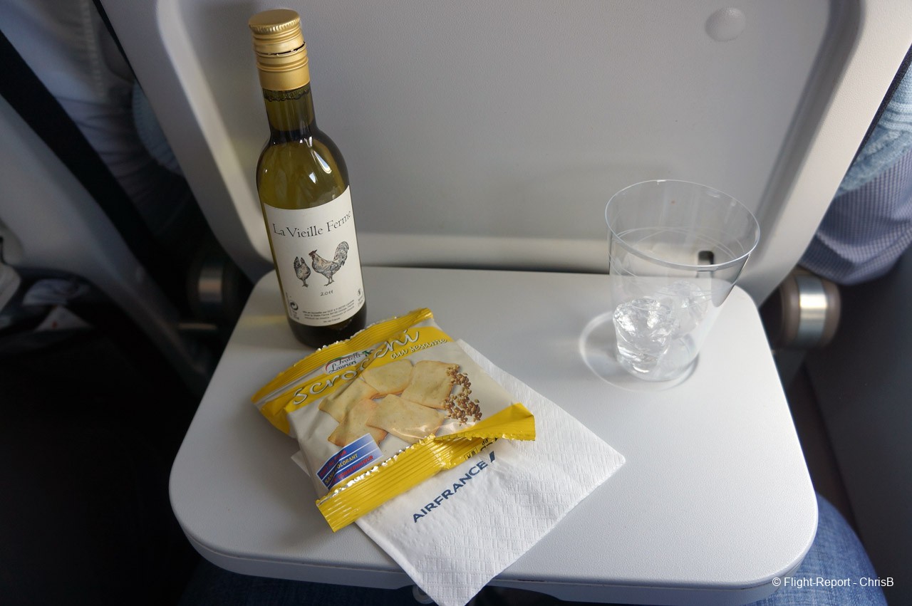 photo air-france-a320-cabin-5-wine-and-chips