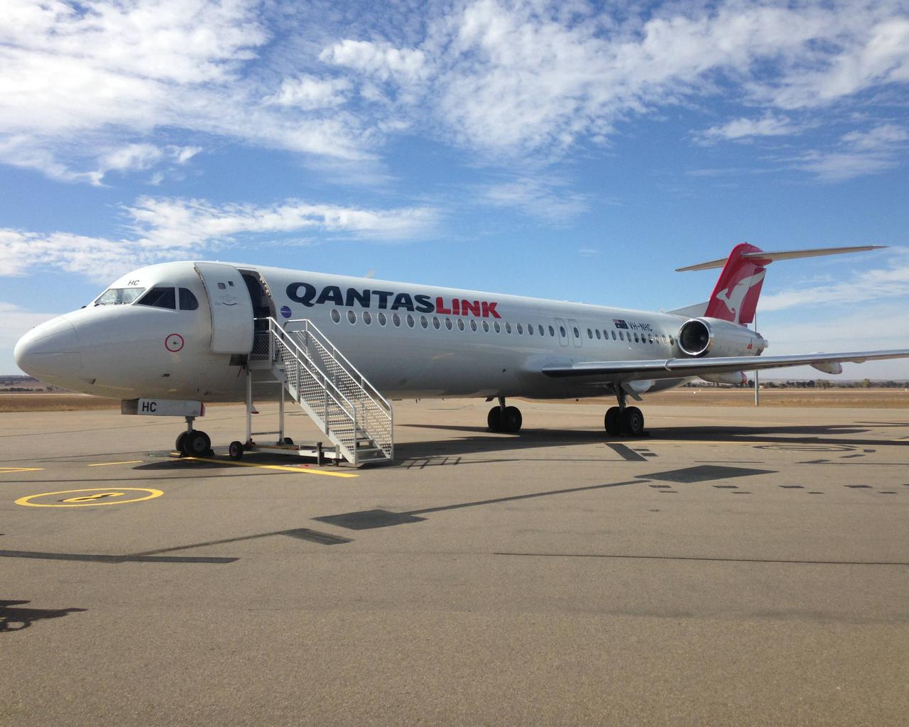 Review of QantasLink flight from Geraldton to Perth in Economy Review of QantasLink flight from Geraldton to Perth in Economy