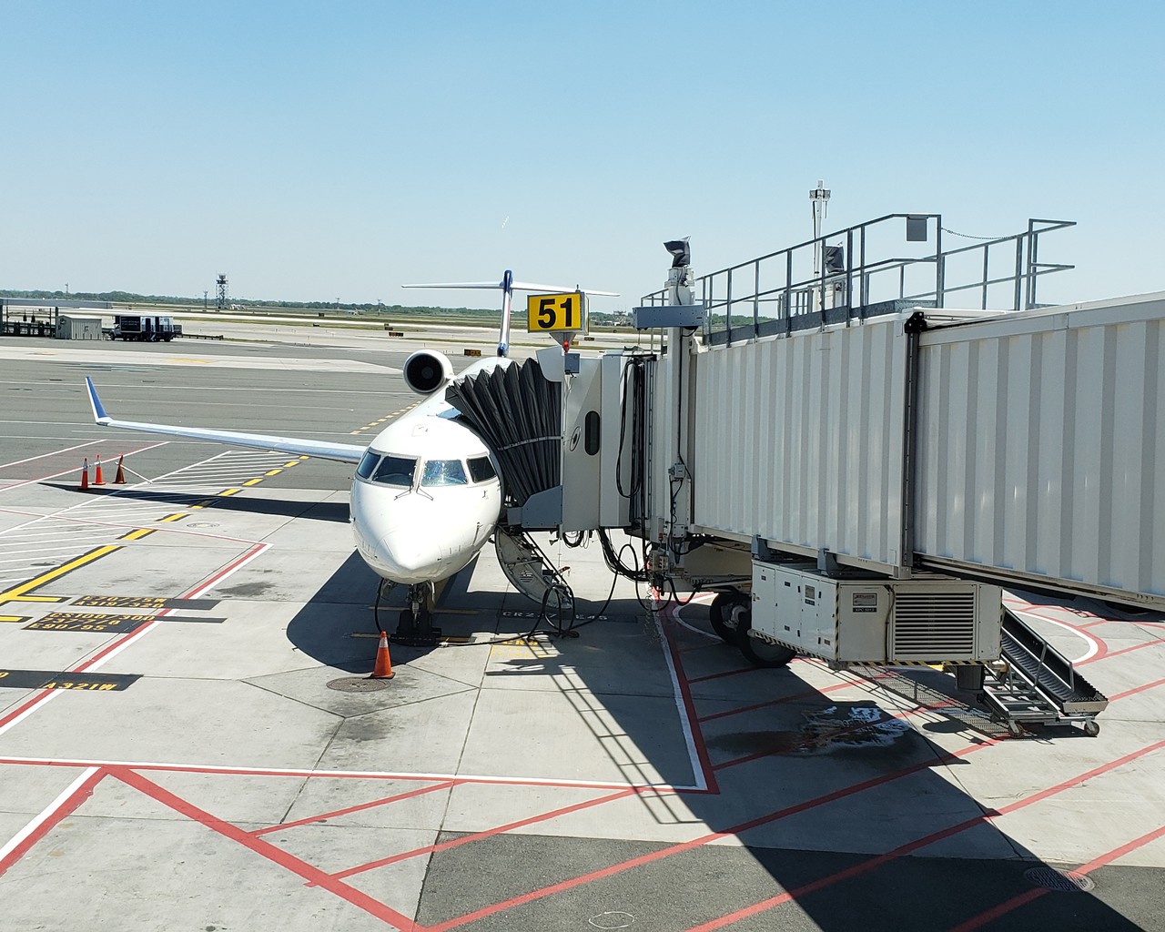 review-of-delta-connection-flight-from-toronto-to-new-york-in-domestic