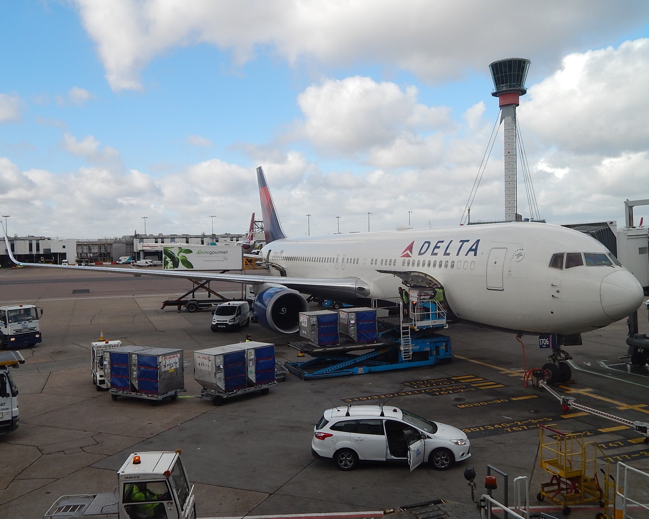 Review of Delta Air Lines flight from New York to London in Economy