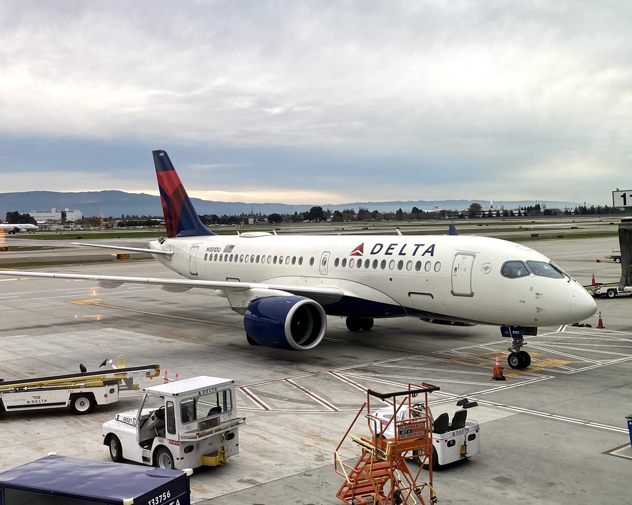 Review of Delta Air Lines flight from San Jose to Seattle in First