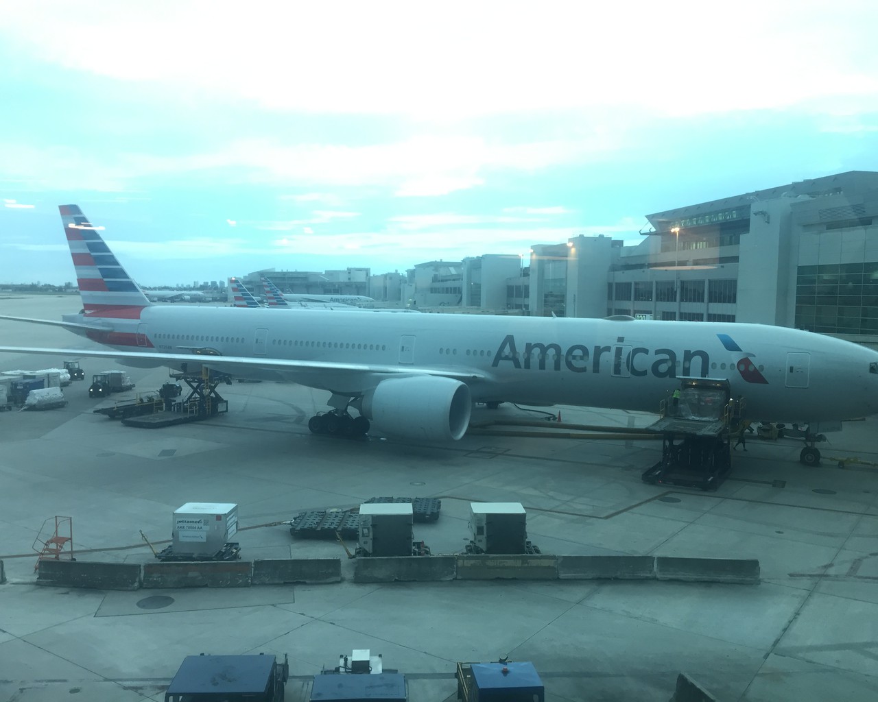 Review of American Airlines flight from Miami to Los Angeles in Economy